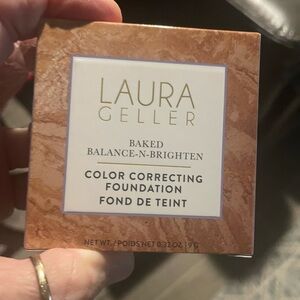 Laura Geller Baked Balance-n-Brighten Foundation - MEDIUM